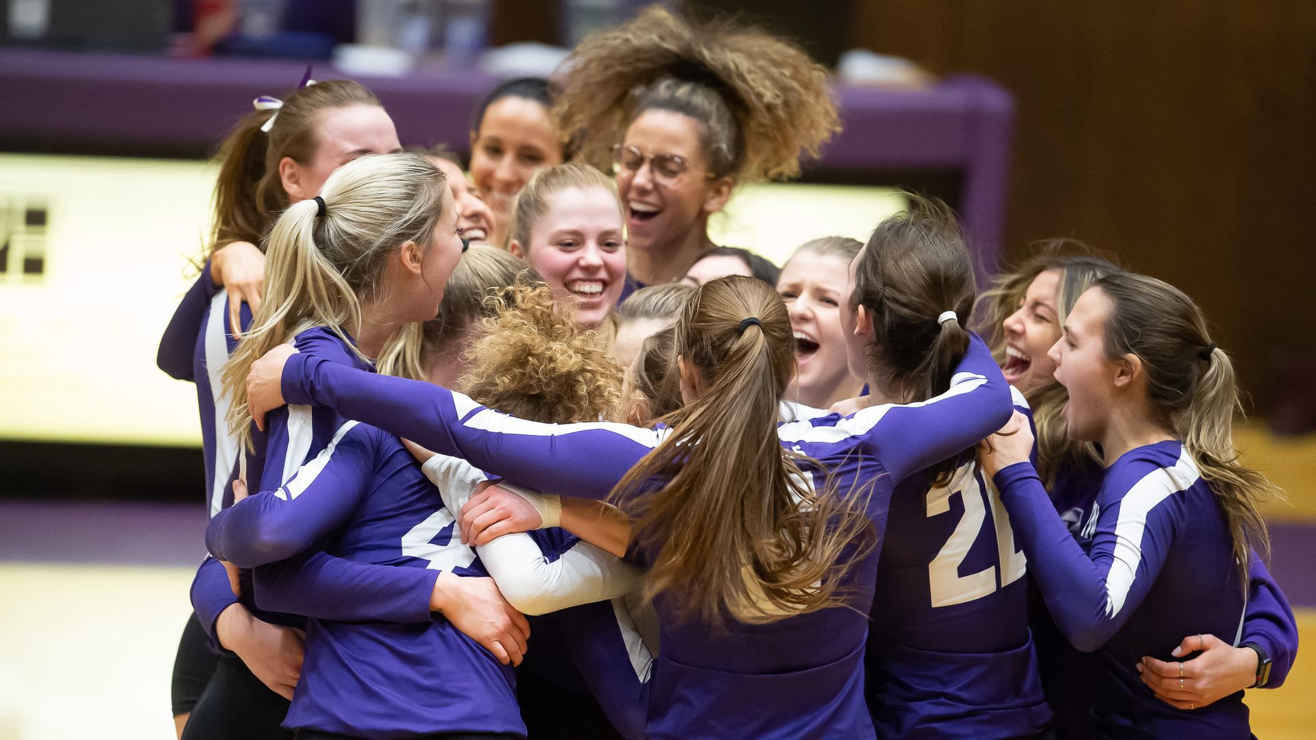Western Mustangs women's volleyball vs Queens Mar. 3, 2019